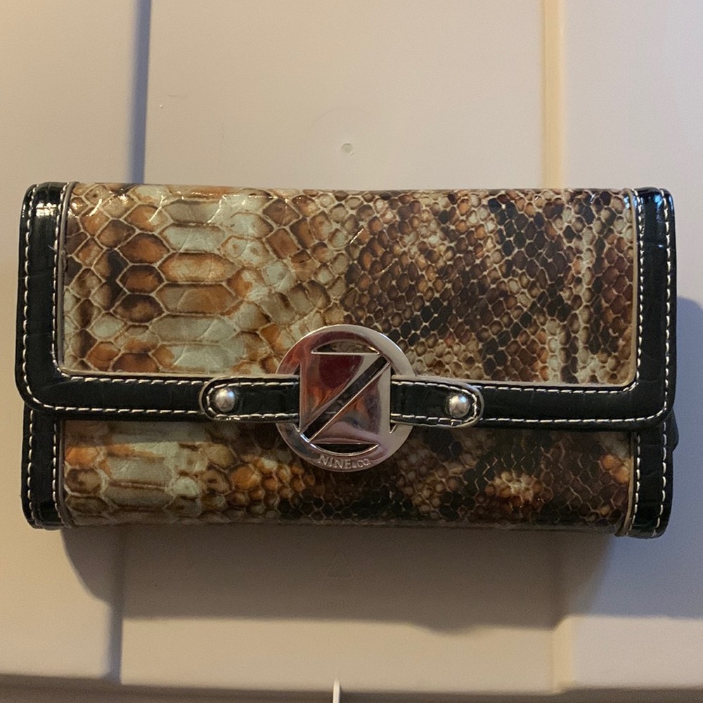 Super cute nine and co wallet